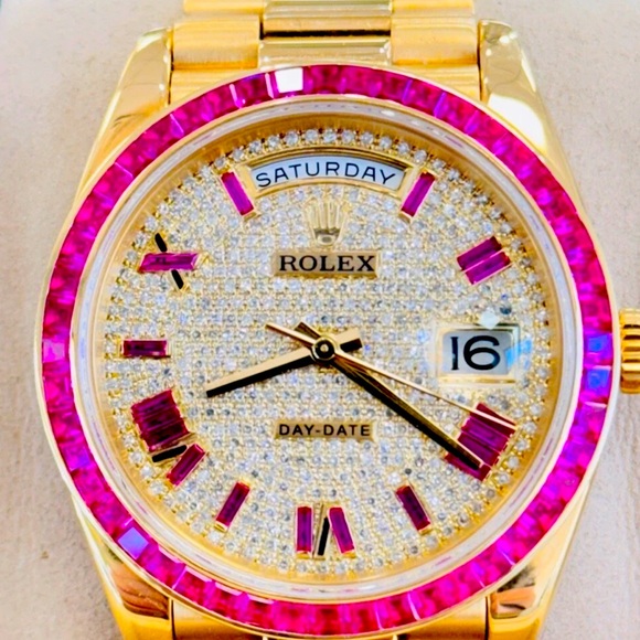 Rolex Day-Date 40 228238 18K
Yellow Gold Custom Bezel and
Diamond Dial Rolex MS - Picture 1 of 10